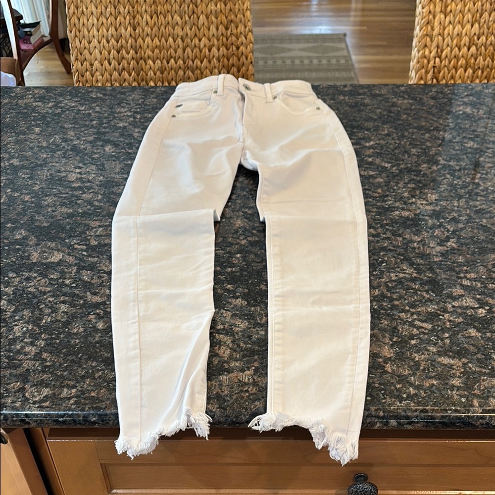 Tractr White Ankle Cropped Jeans with Distressed Details